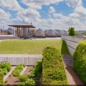  Homestay Contemporary Overlooking Barrier Park